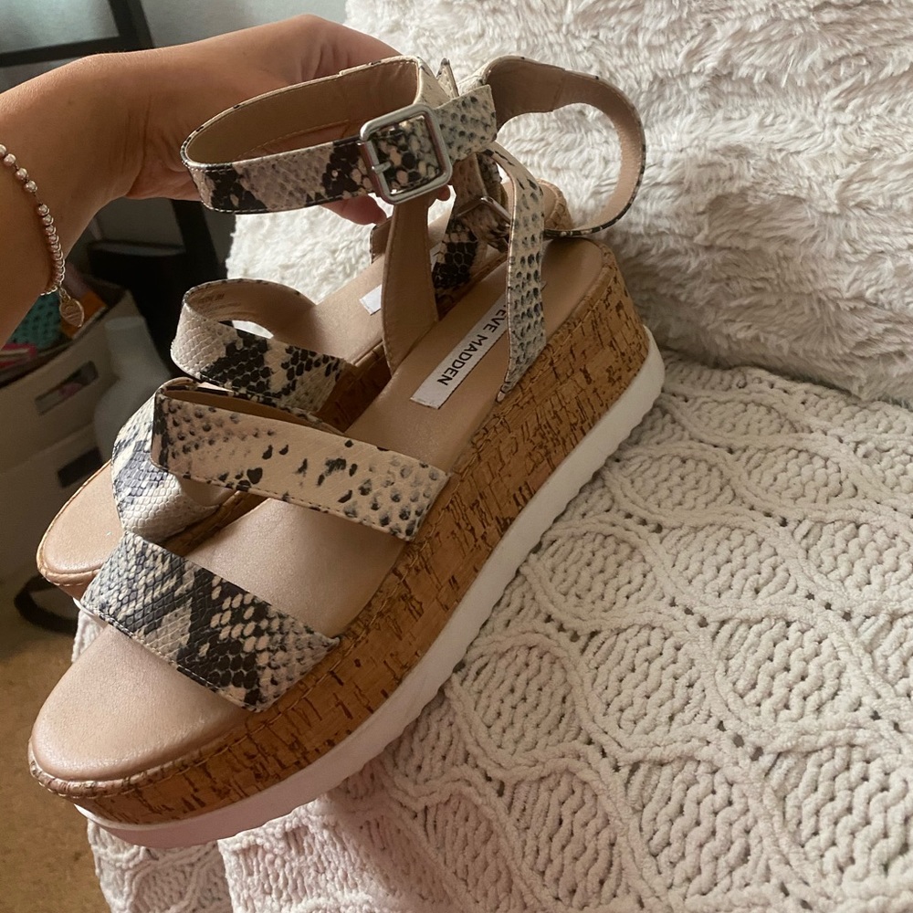 NEW Steve Madden Snakeskin Platform Sandals